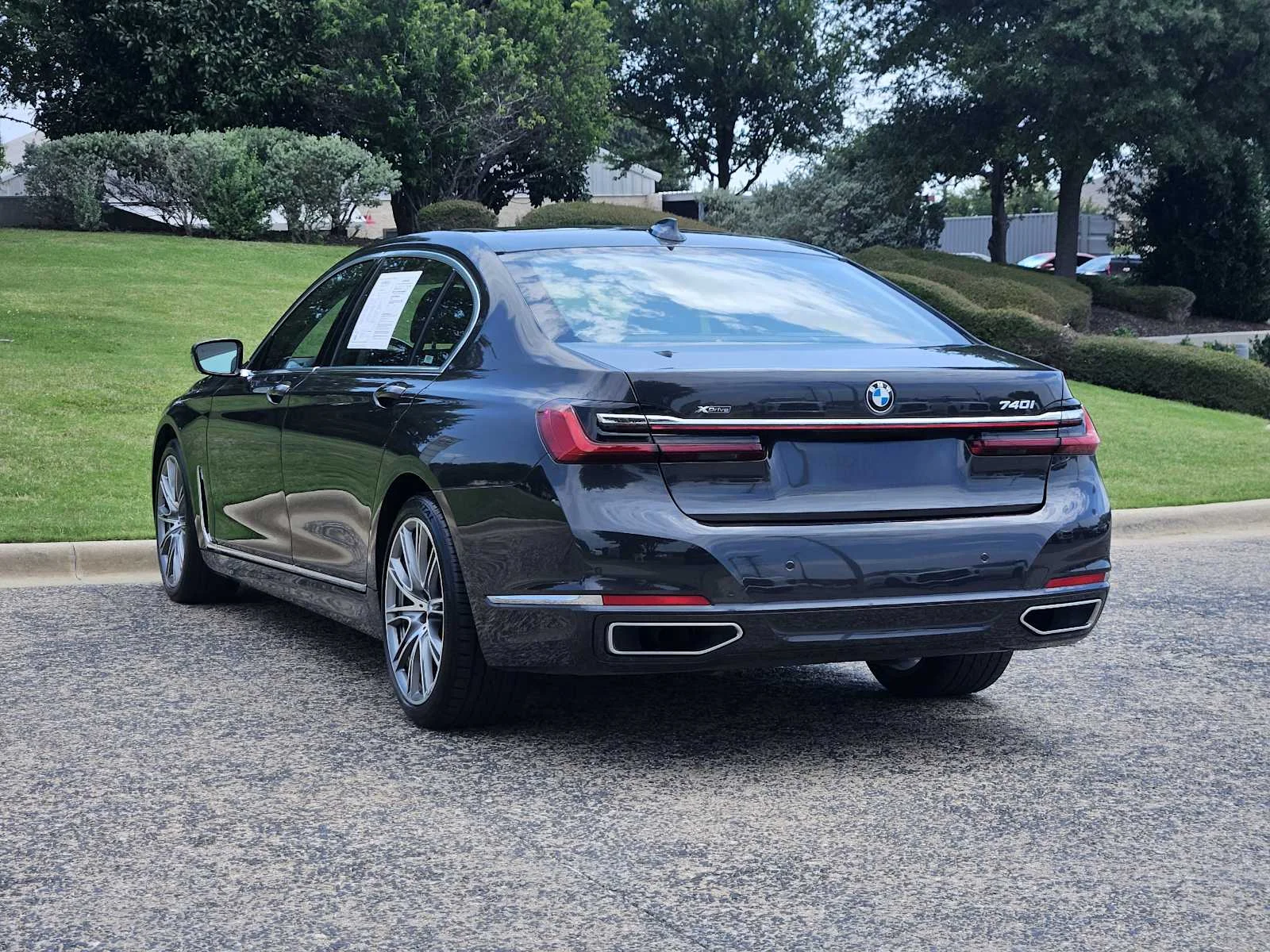 Used 2021 Dark Graphite Metallic BMW 740i xDrive image 3