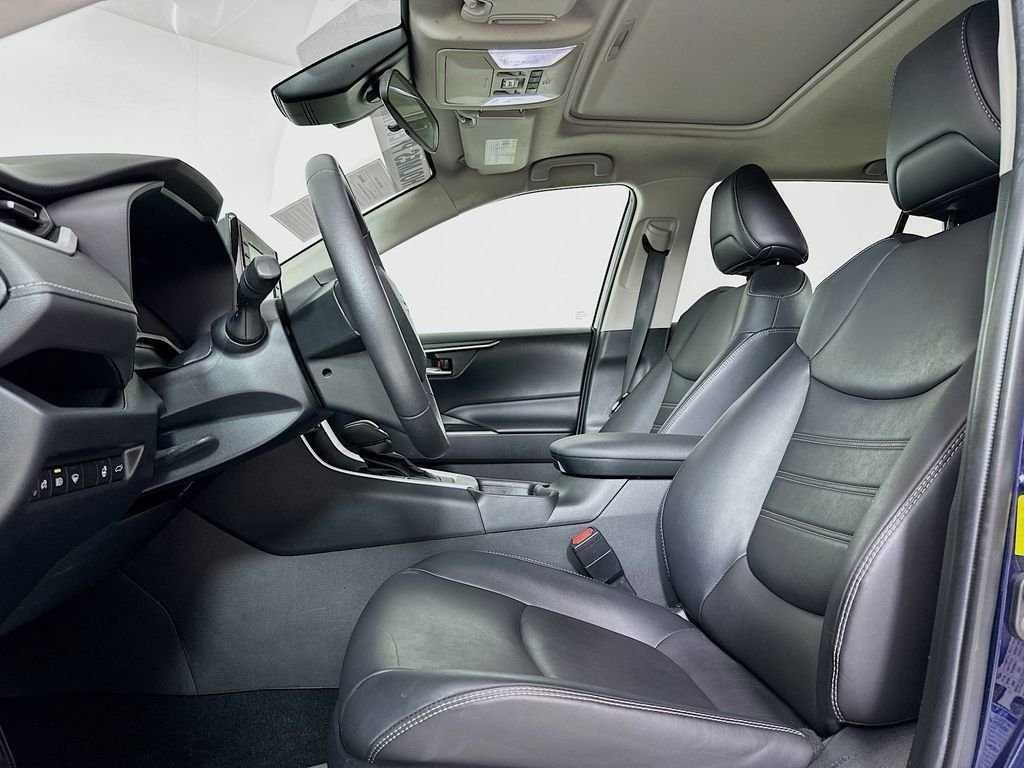 Used 2022 Blue Toyota XLE Premium image 18