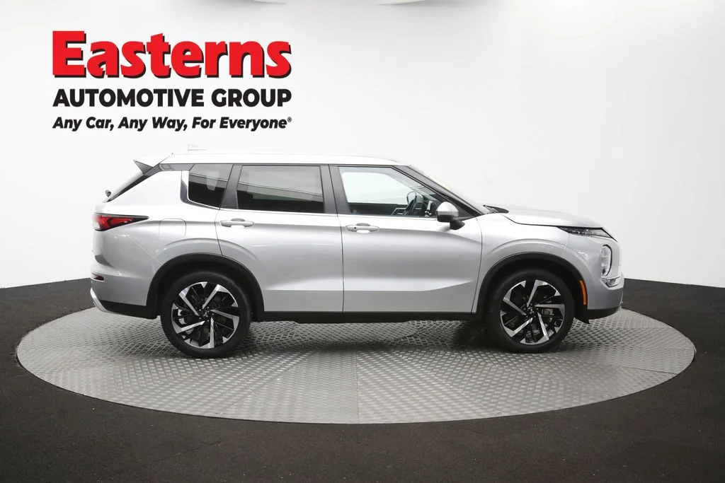 Used 2024 Silver Mitsubishi SE image 45