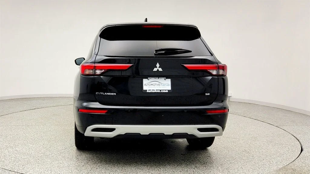 Used 2024 Black Diamond Mitsubishi SE image 6