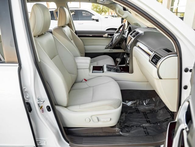 Used 2019 Starfire Pearl Lexus 460 image 34