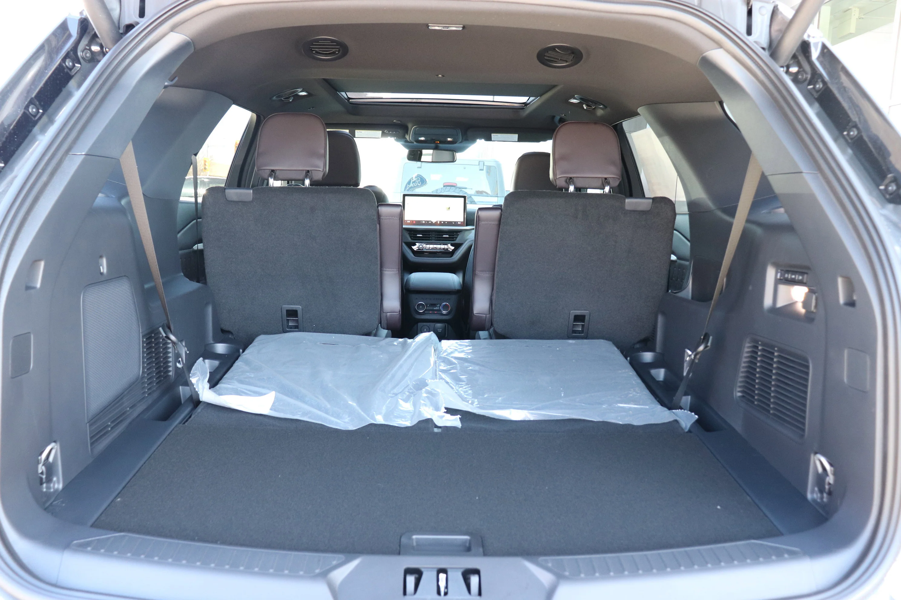 New 2026 CARBONIZED GREY METALLIC Ford Platinum image 6