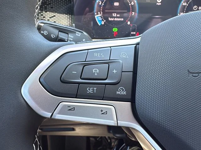 2025 Volkswagen Tiguan SE - Photo 18
