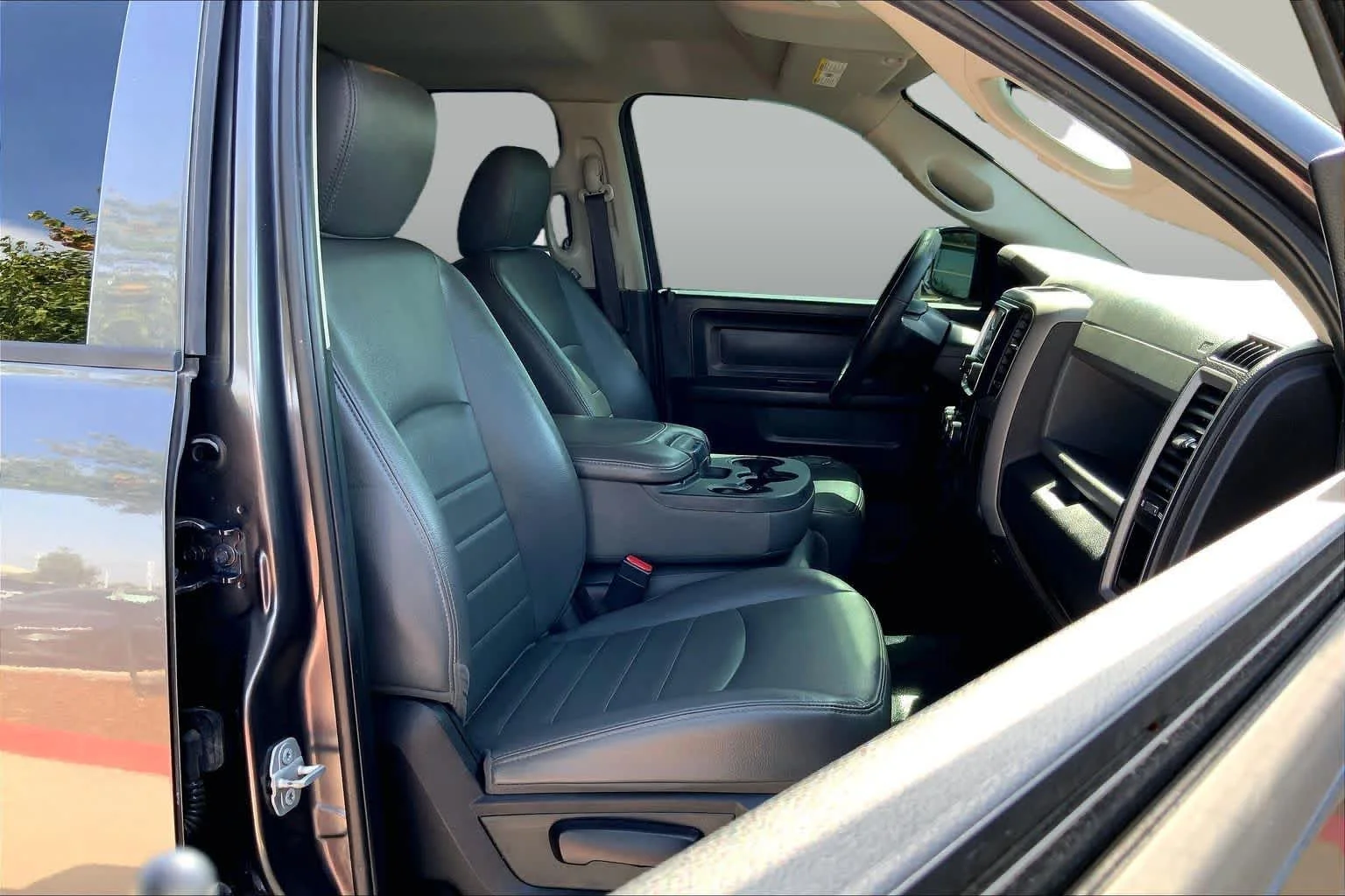 Used 2018 Granite Crystal Metallic Clearcoat Ram Tradesman image 9