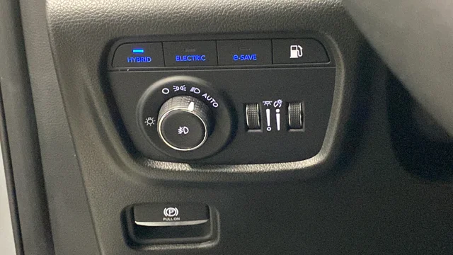 Used 2024 Silver Jeep 4xe image 29