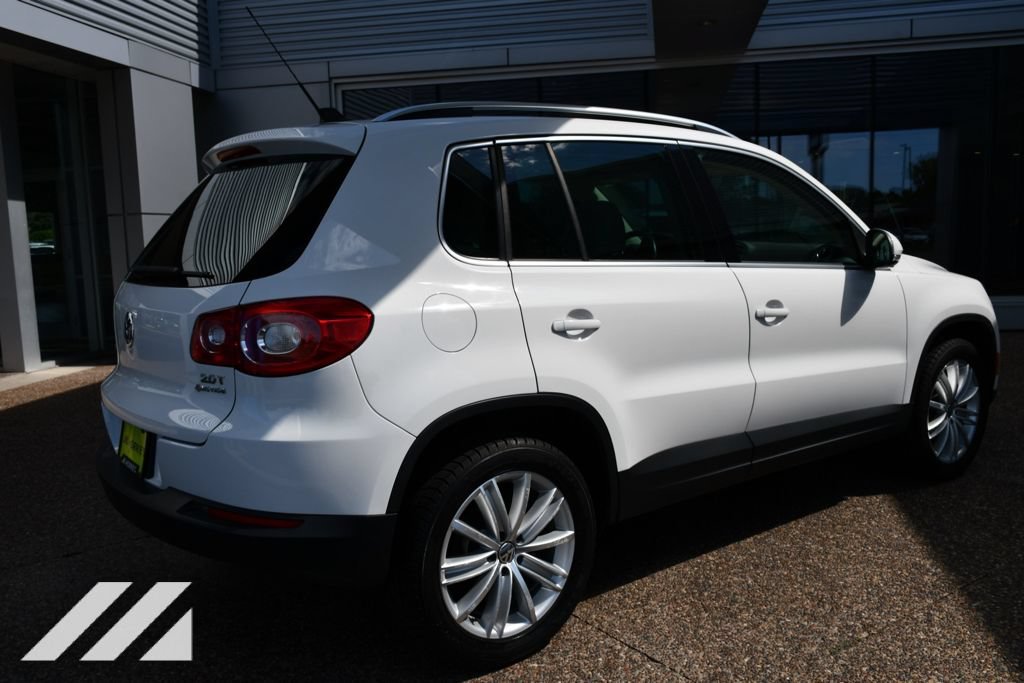 Used 2010  Volkswagen SE image 8
