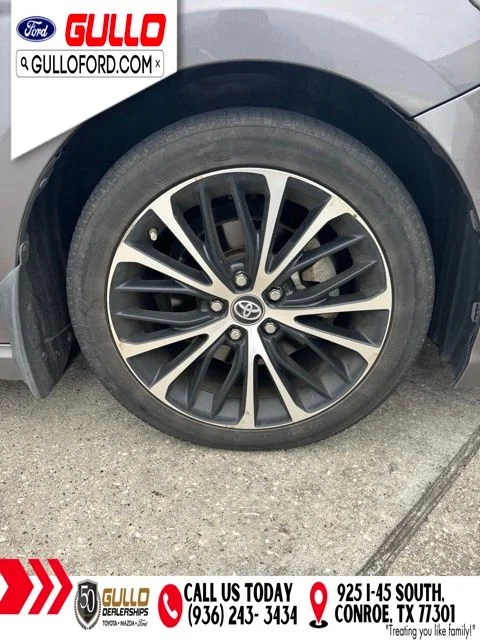 Used 2018 Gray Toyota SE image 4
