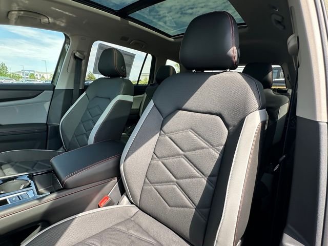New 2026 Avocado Green Pearl Volkswagen 2.0T Peak Edition image 27