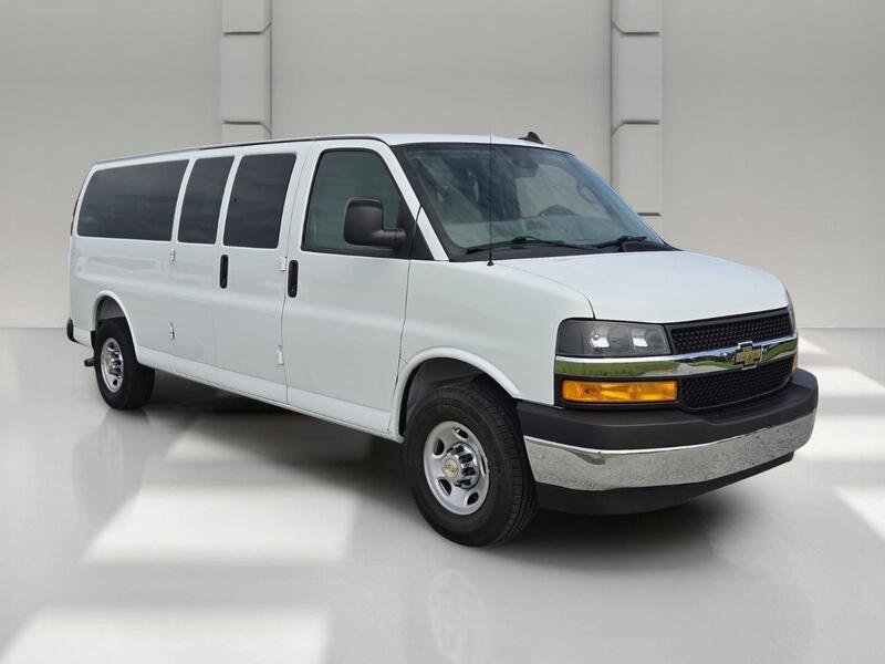 Used 2025 Summit White CHEVROLET RWD 3500 155" LT image 7