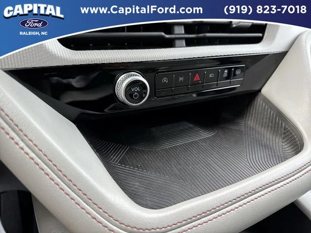 Used 2025 White Ford Active image 27