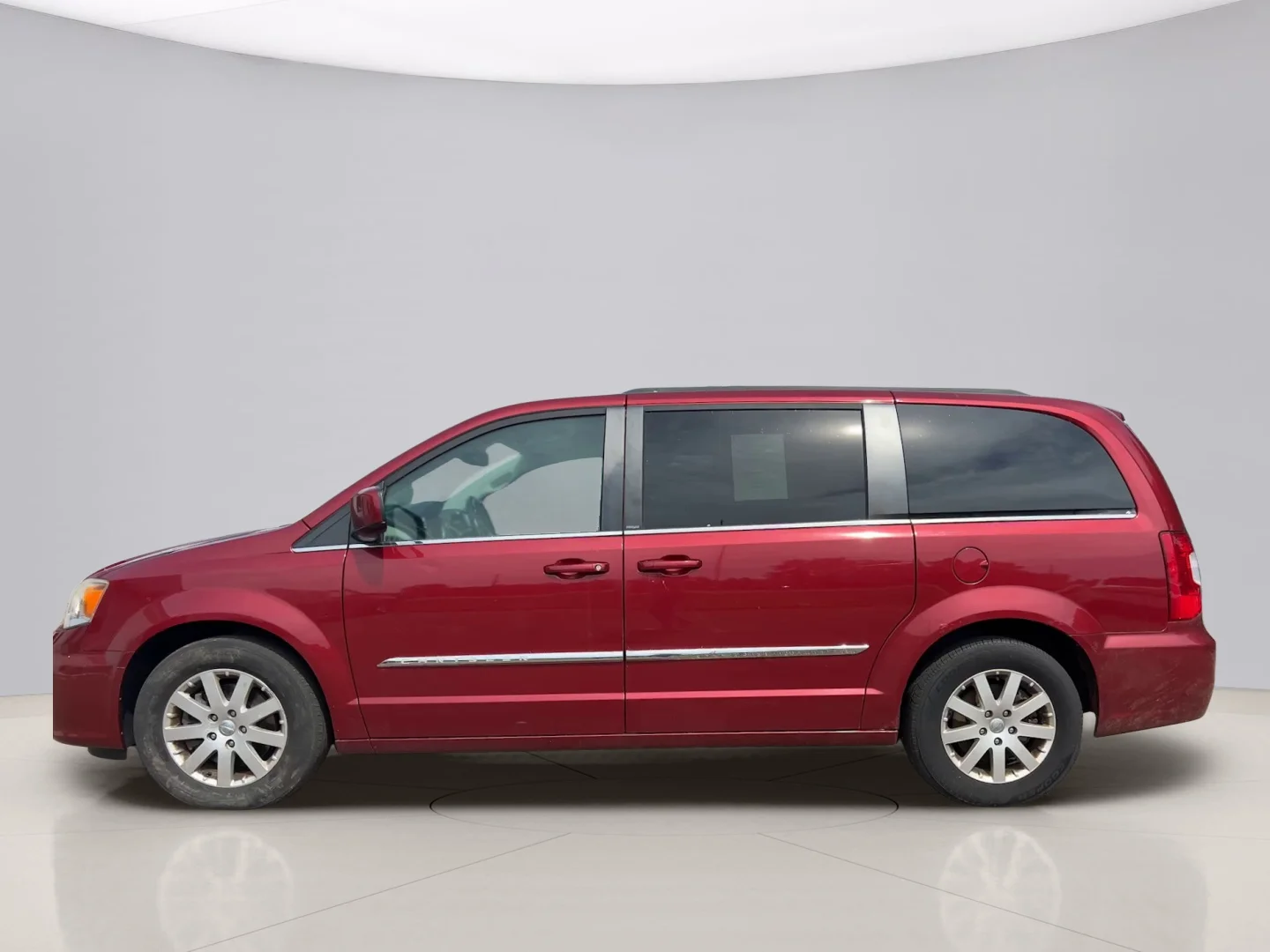 Used 2014 Red Chrystler TOURING image 2