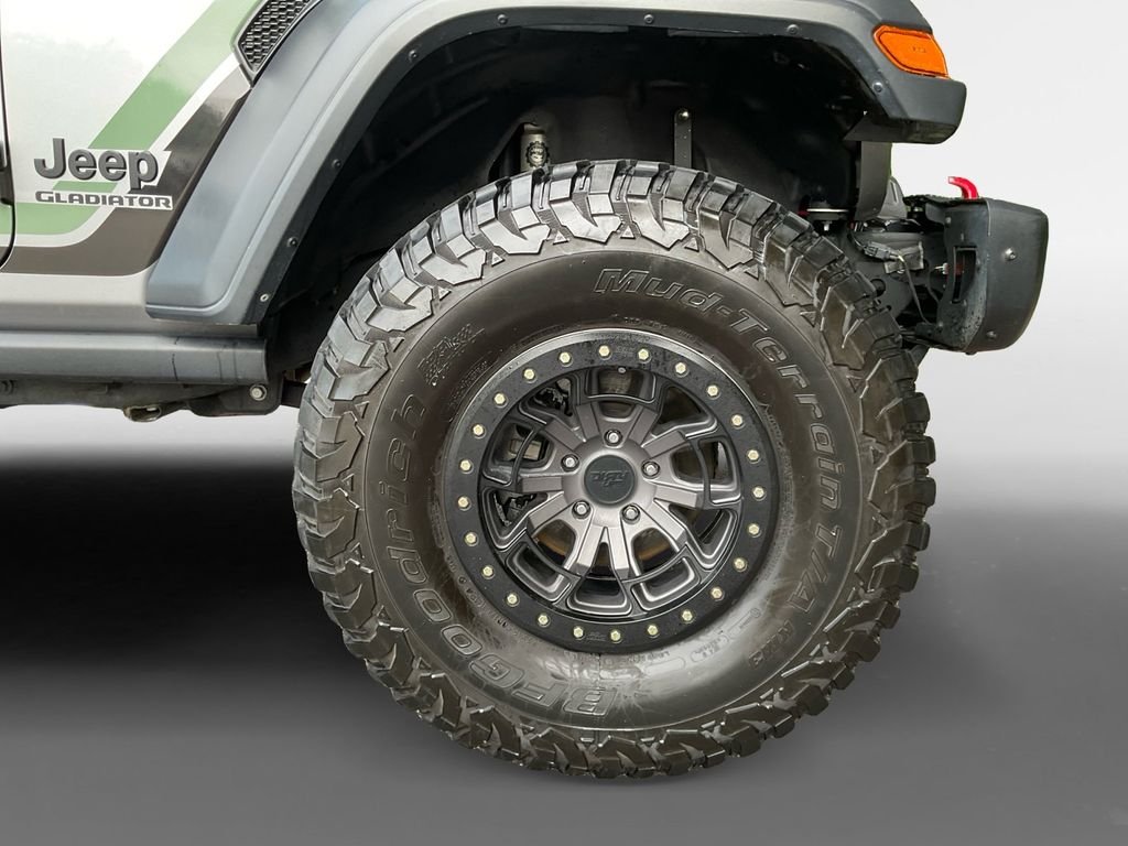 Used 2020 Silver Jeep Sport image 16