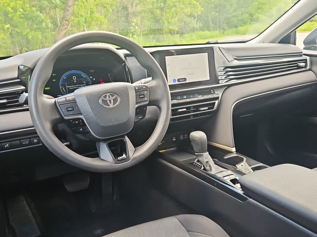 2025 Toyota Camry LE - Photo 14
