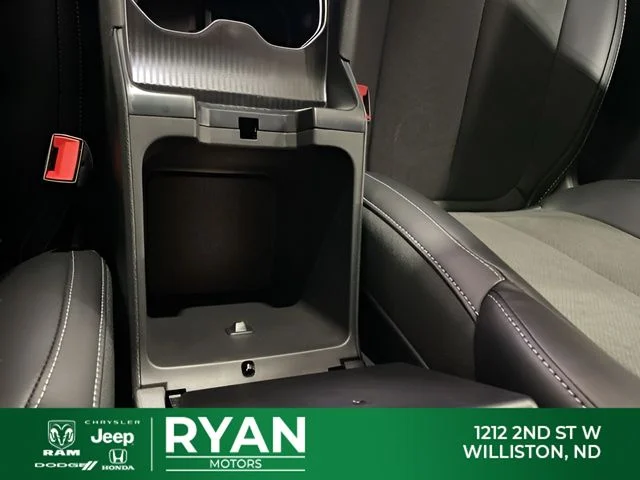 New 2026 Diamond Black Crystal Pearl-Coat Exterior Paint Jeep Laredo image 20