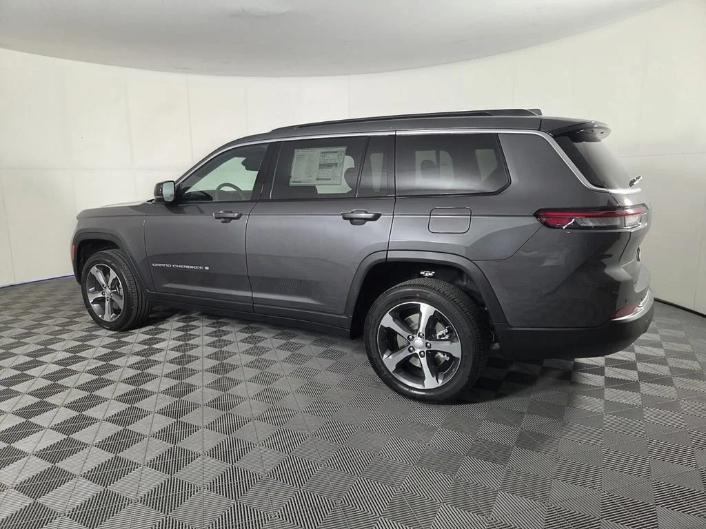 New 2026 Baltic Gray Metallic Clear-Coat Exterior Paint Jeep Limited image 7