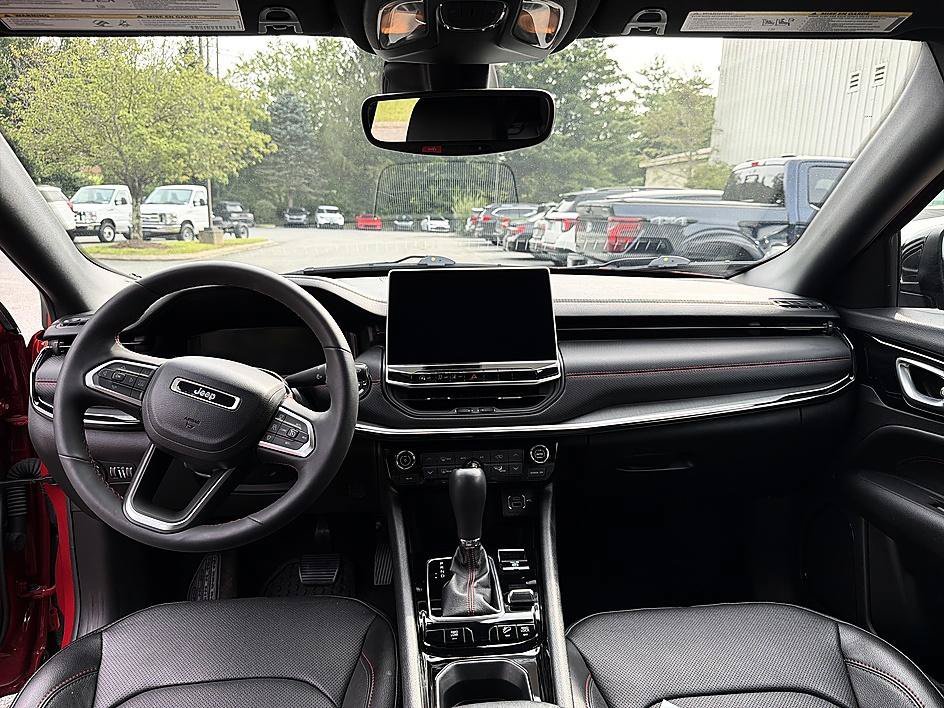 Used 2023 Redline Pearlcoat Jeep Trailhawk image 13