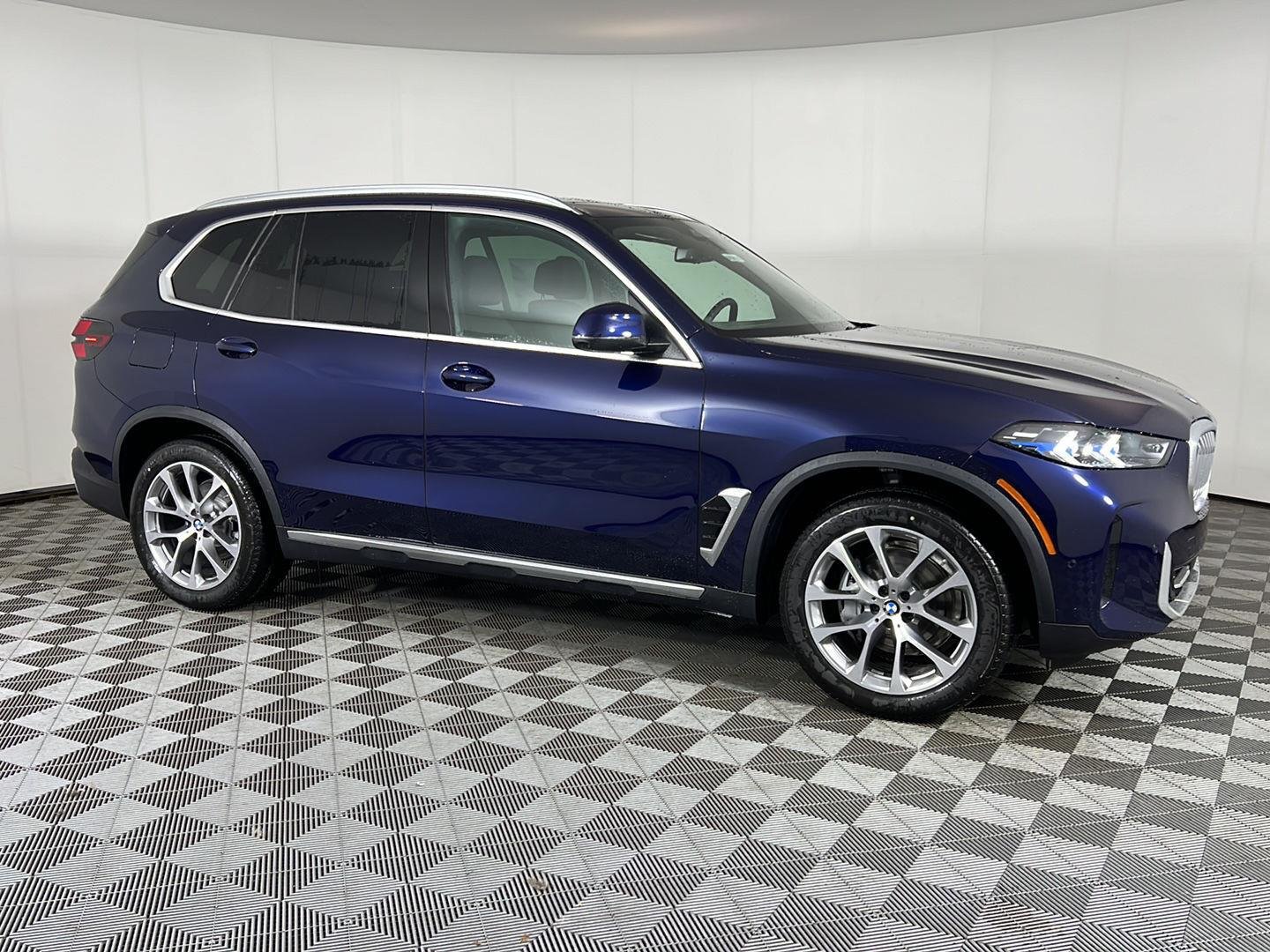 New 2026 Tanzanite Blue II Metallic BMW xDrive40i image 15