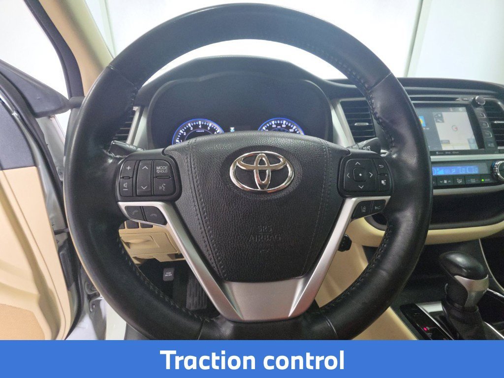 Used 2018 White Toyota XLE image 14