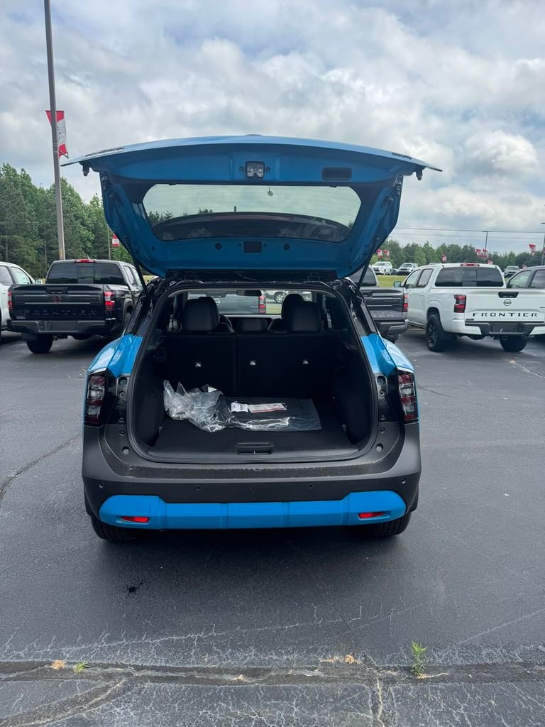 New 2026 Arctic Ice Blue Metallic / Super Black Two-tone Nissan SR image 18