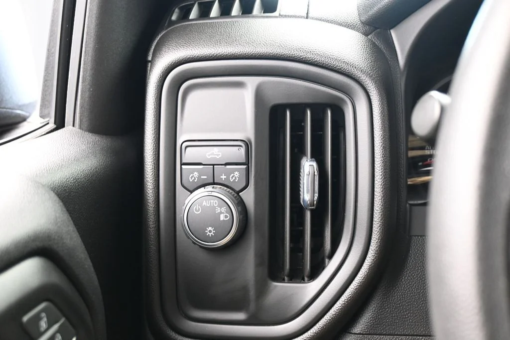 Used 2021 Black Chevrolet Custom image 16