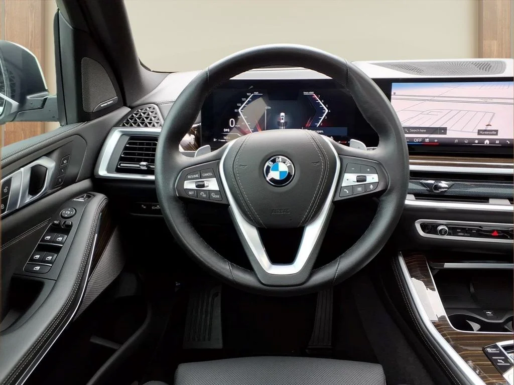 Used 2025 White BMW xDrive40i image 23
