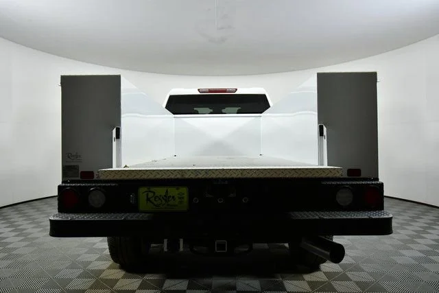 New 2026 Summit White Chevrolet WT image 26