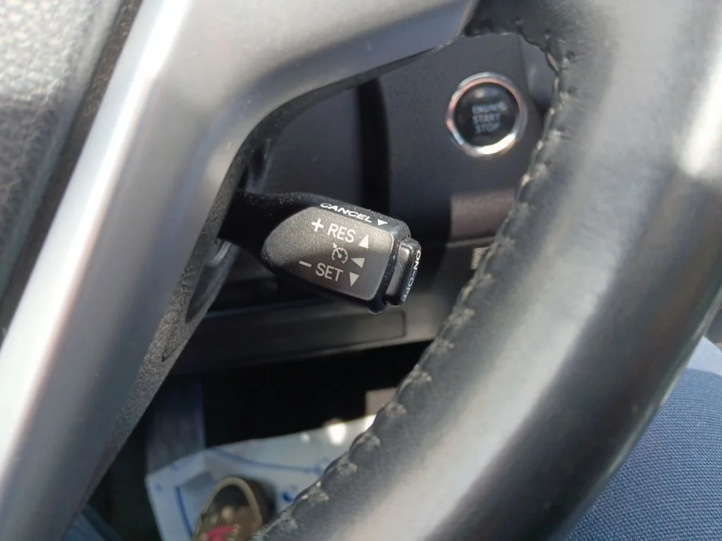 Used 2015 Attitude Black Metallic Toyota XLE V6 image 22