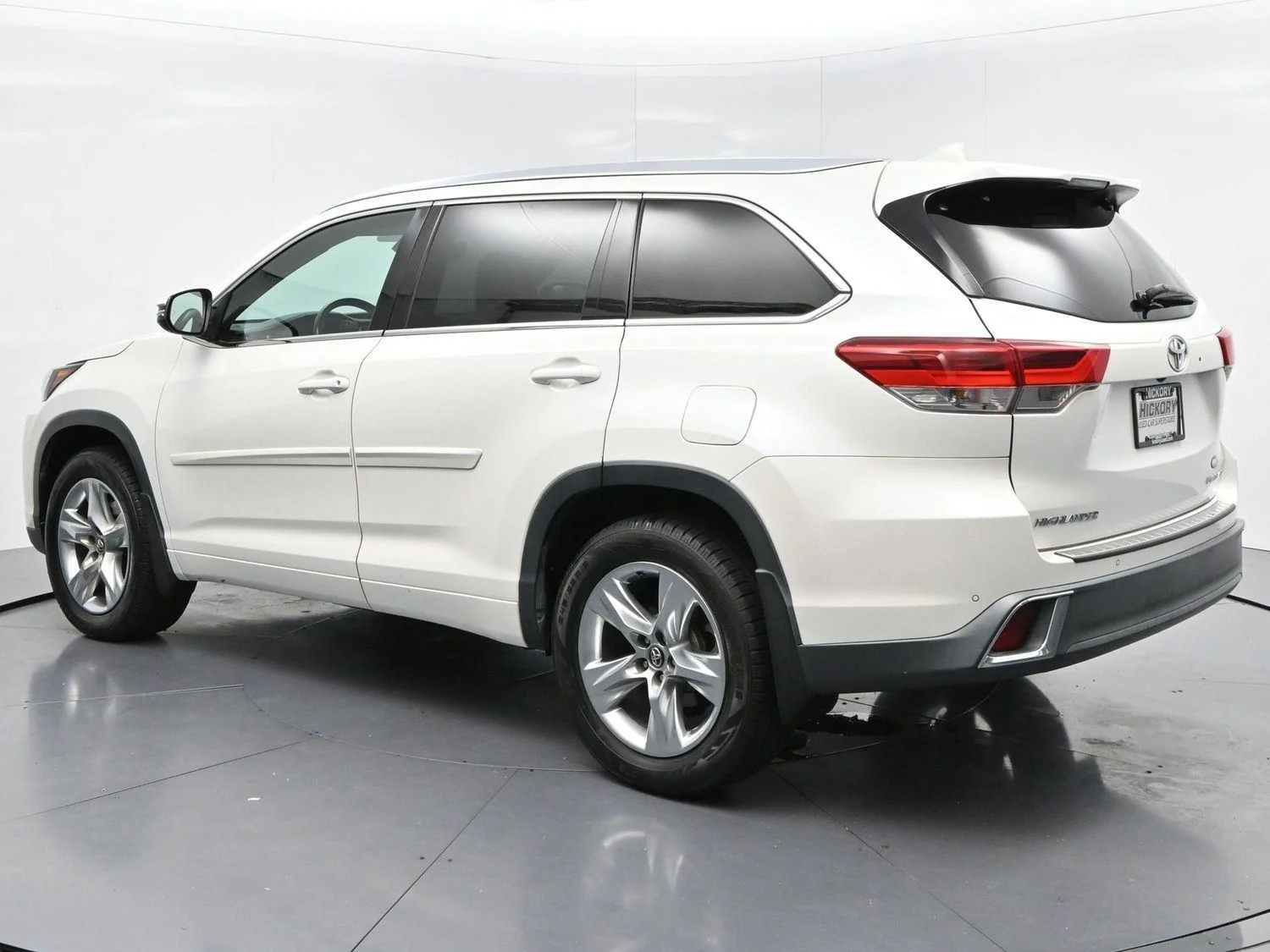 Used 2017 Blizzard Pearl Toyota Limited image 5