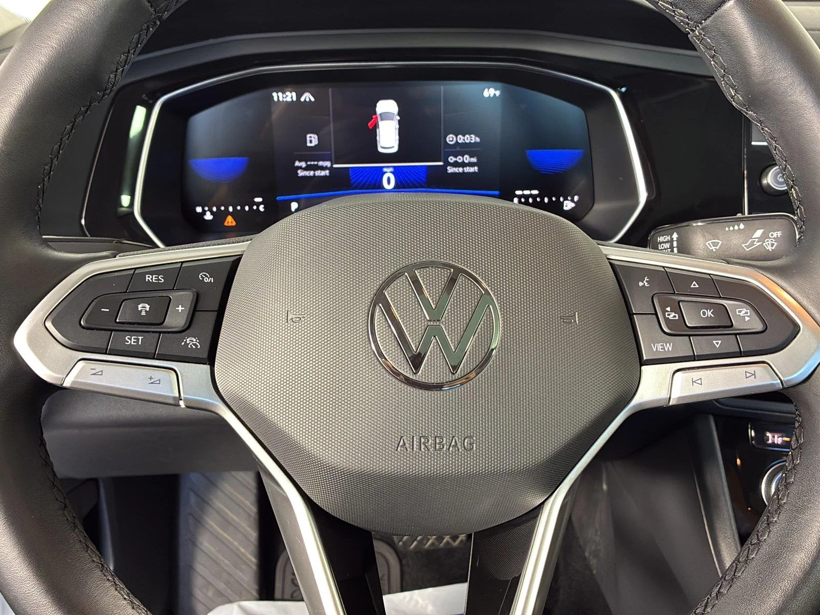 Used 2024 Opal White Pearl Volkswagen SE image 33