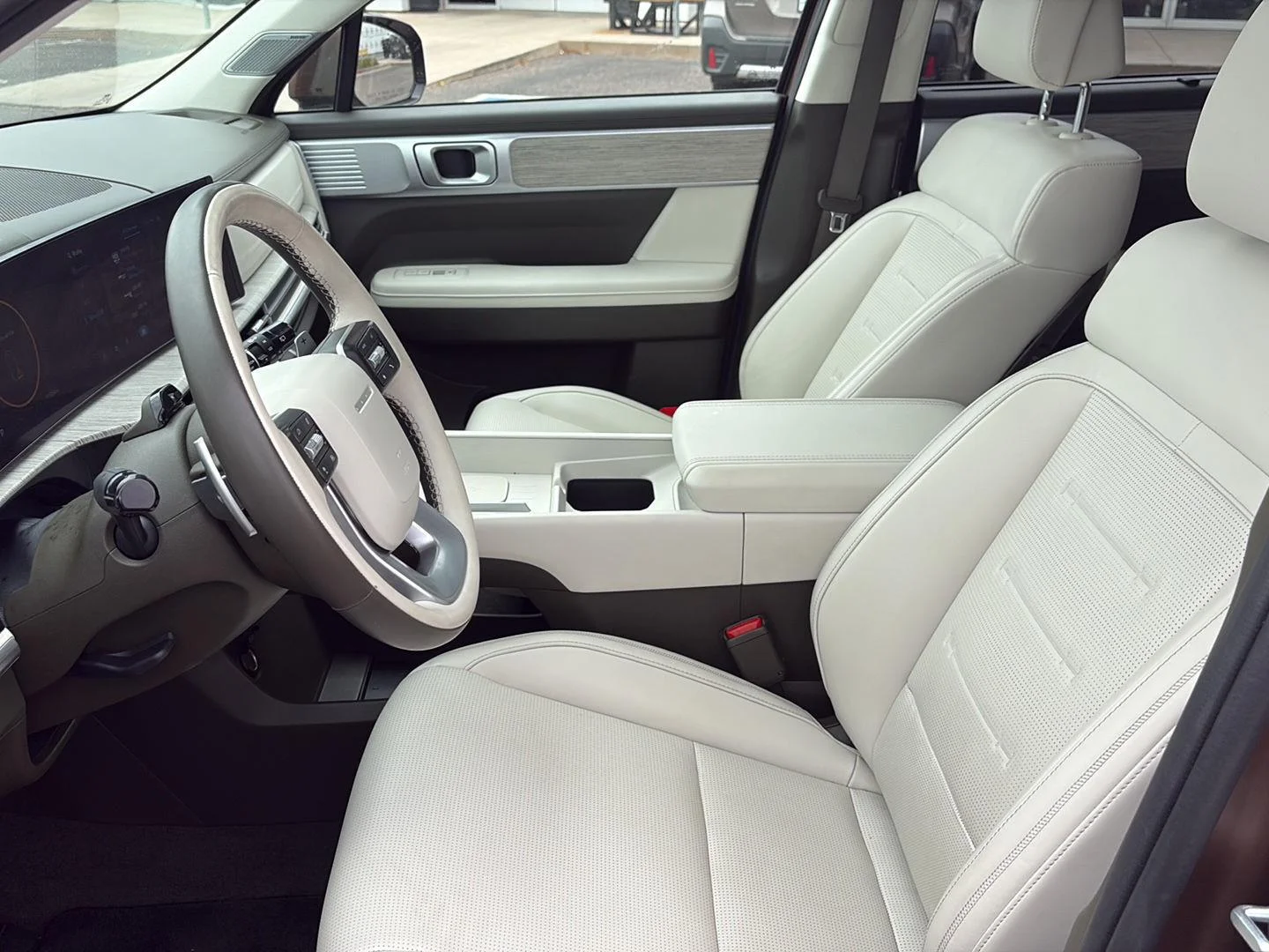 Used 2025 Earthy Brass Matte Hyundai Calligraphy image 12