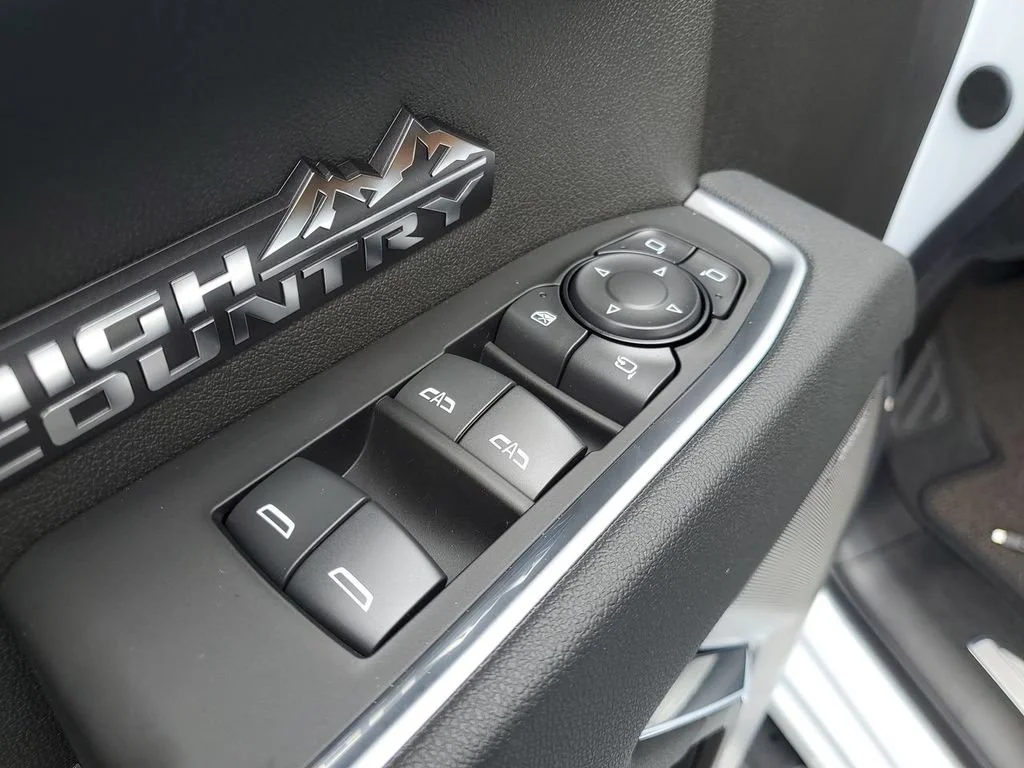 New 2026 Polar White Tricoat Chevrolet High Country image 29