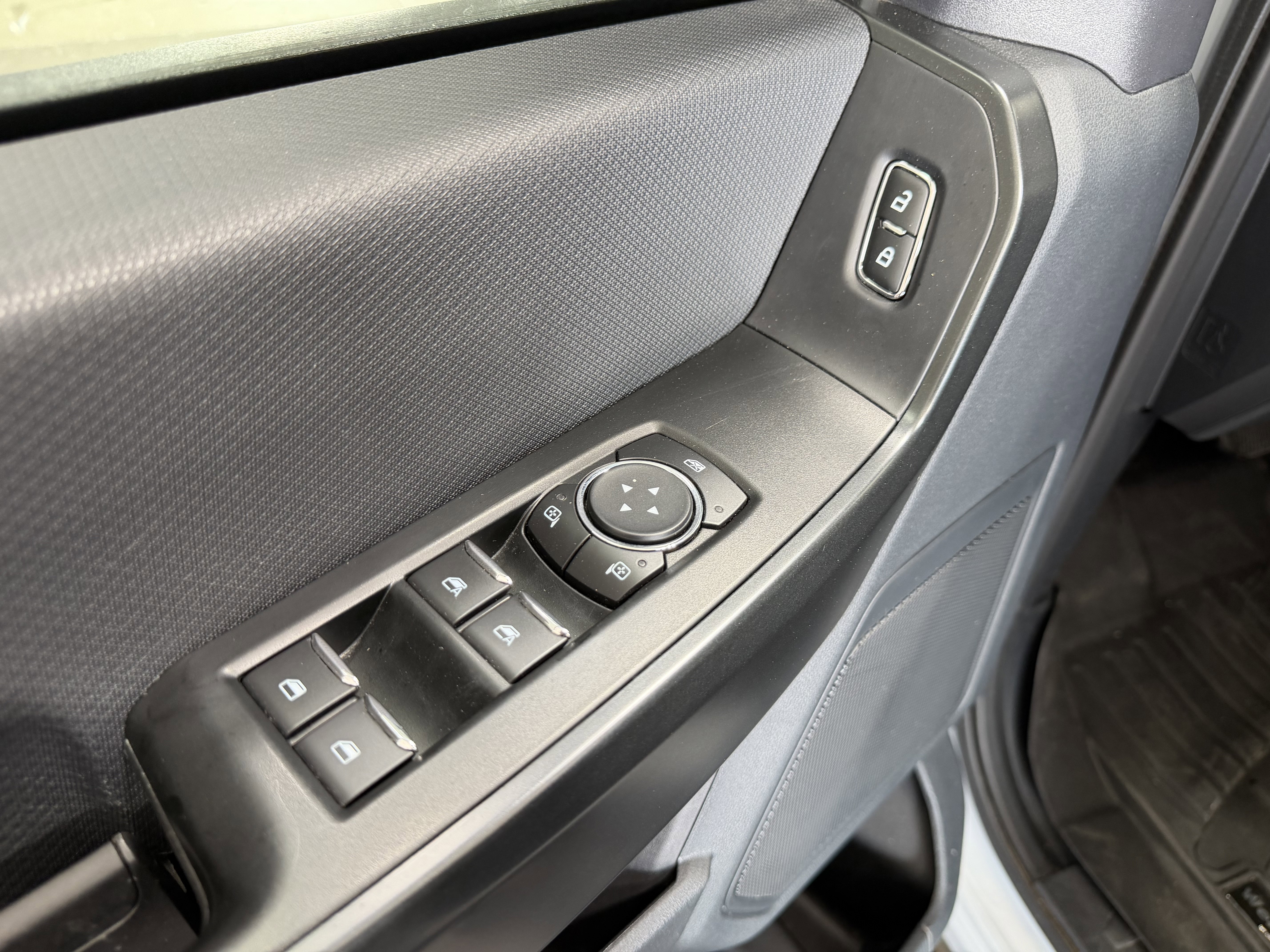 Used 2022 White Metallic Ford XL image 12