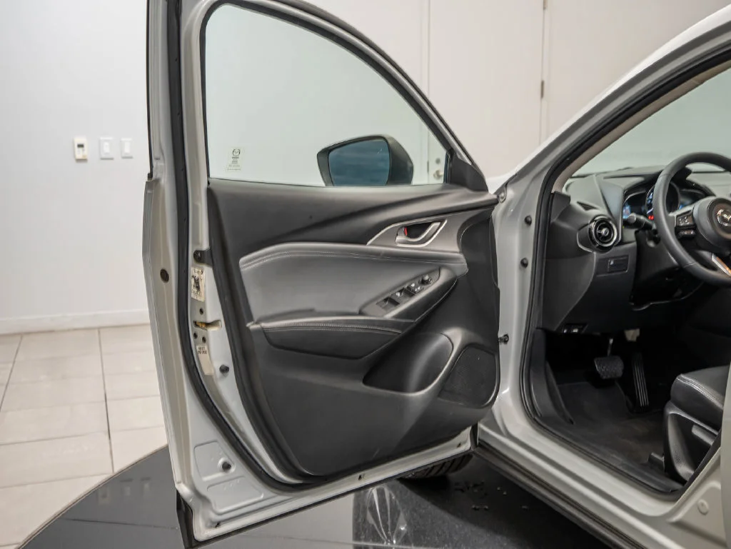 Used 2019 Ceramic Metallic Mazda Touring image 24