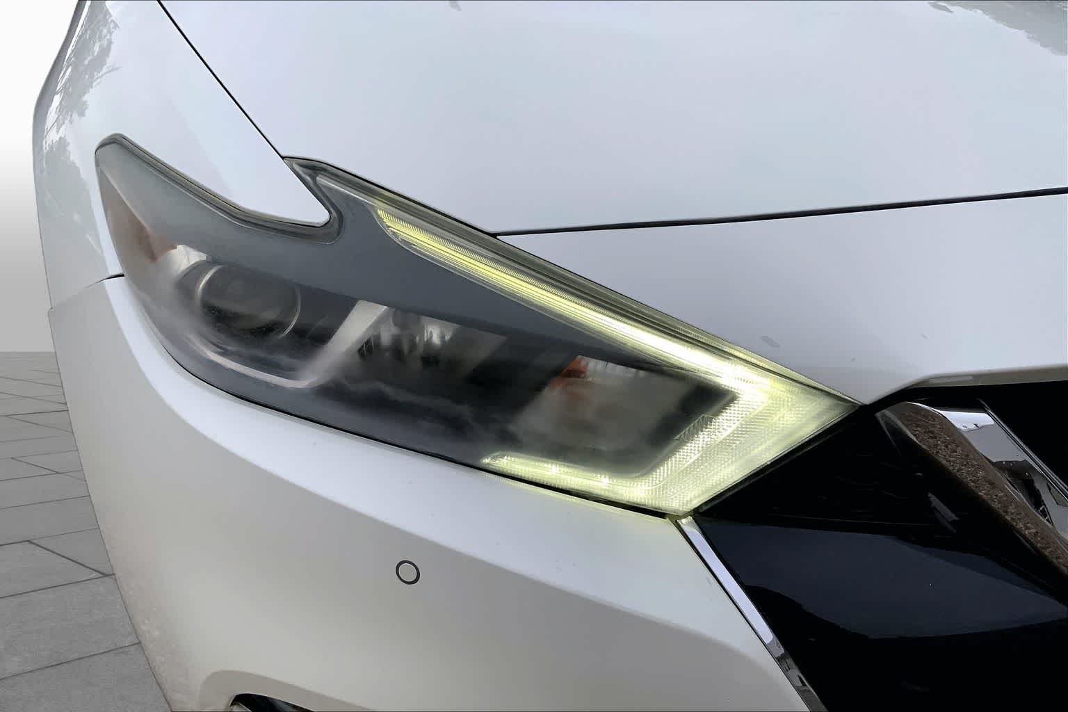 Used 2017 Pearl White Nissan SL image 28