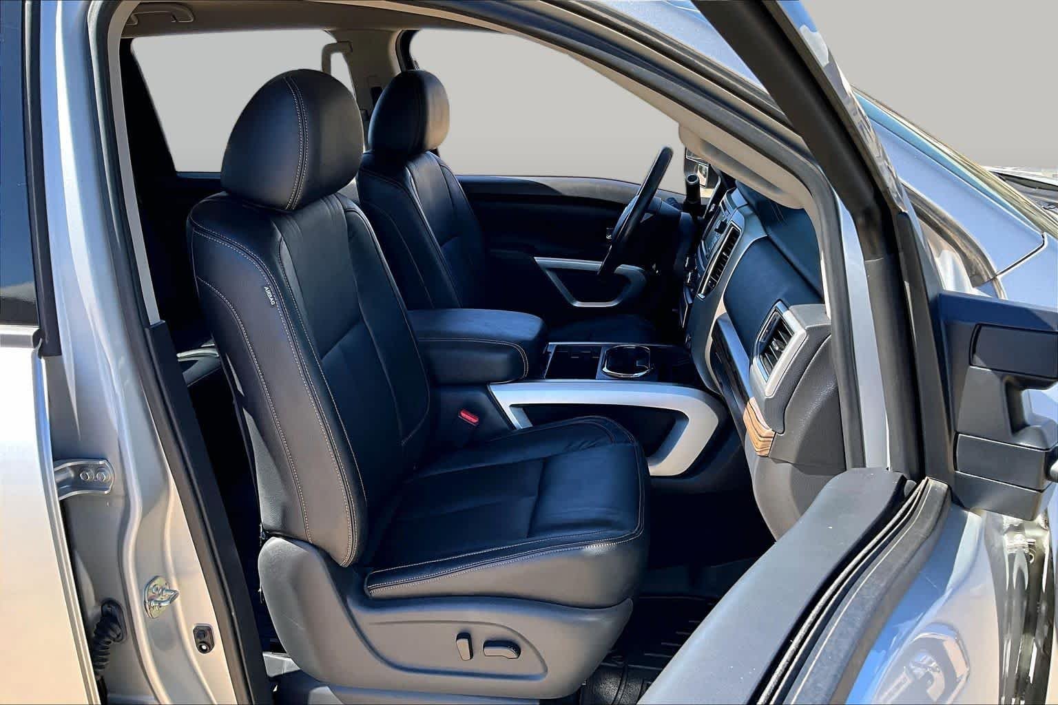 Used 2017 Brilliant Silver Nissan SL image 9