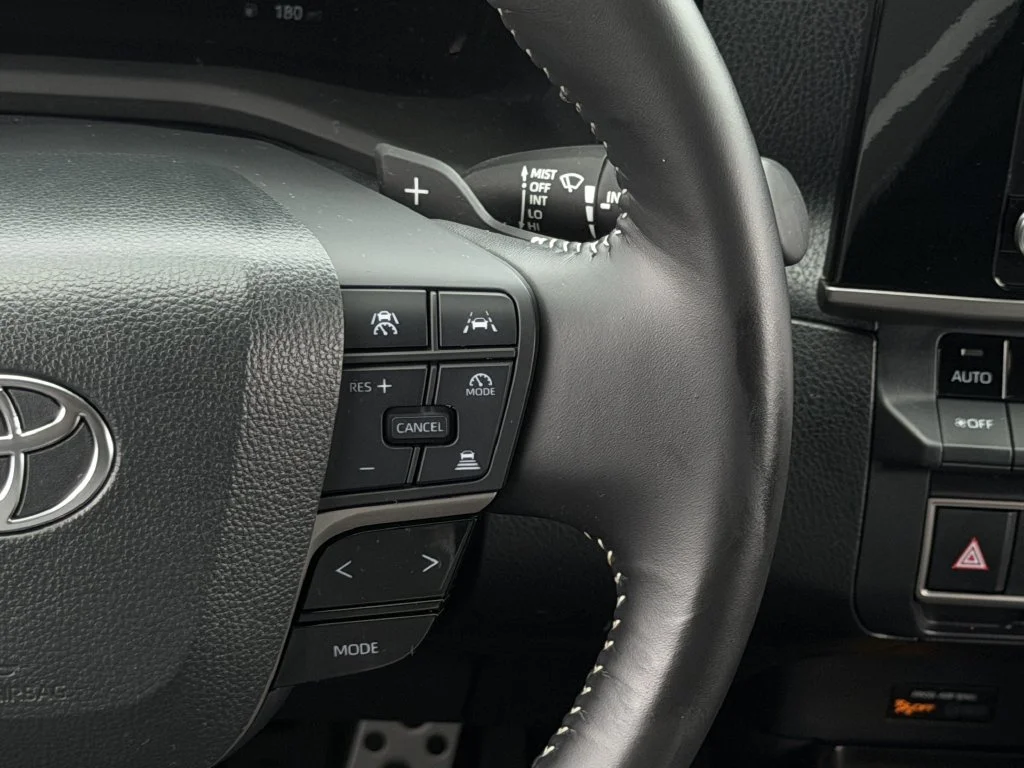 Used 2025  Toyota SE image 13