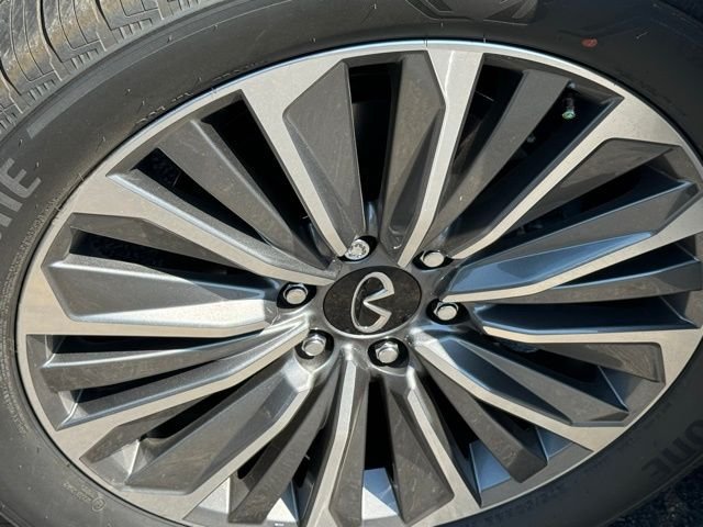 New 2026 RADIANT WHITE INFINITI Luxe 2WD image 7