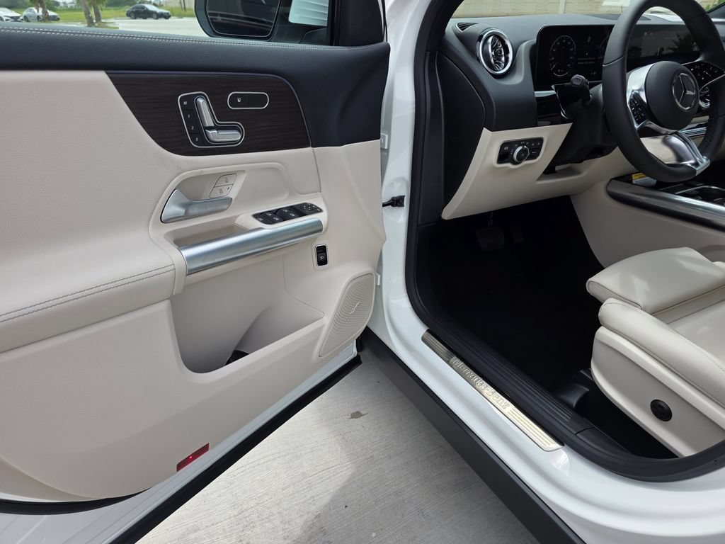 New 2026 Polar White Mercedes-Benz GLA 250 image 40