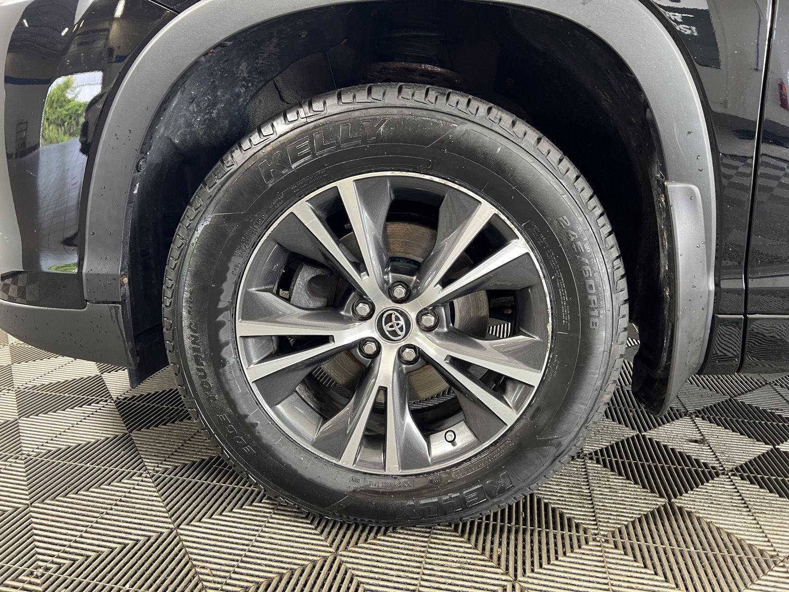 Used 2018 Midnight Black Metallic Toyota LE Plus image 33