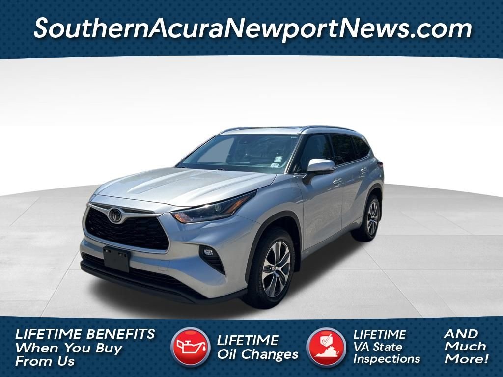 Used 2021 Silver Toyota XLE image 1