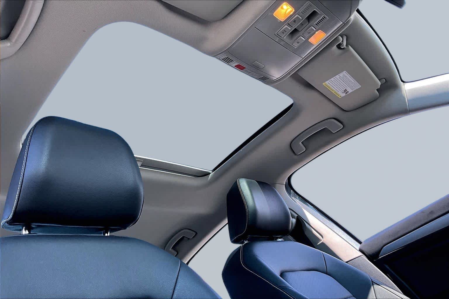 Used 2024 Platinum Gray Metallic Volkswagen SE image 13