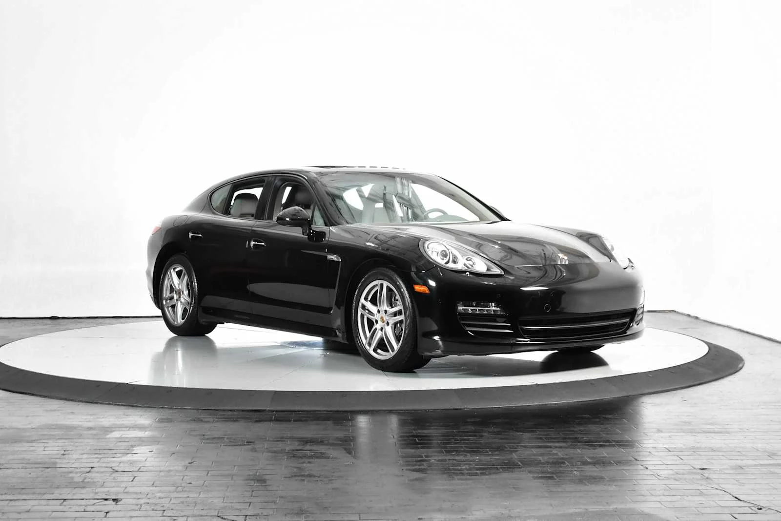 Used 2013 Black Porsche  image 8