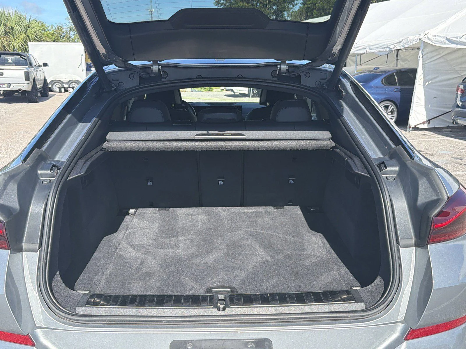 Used 2025 Skyscraper Grey Metallic BMW xDrive40i image 16