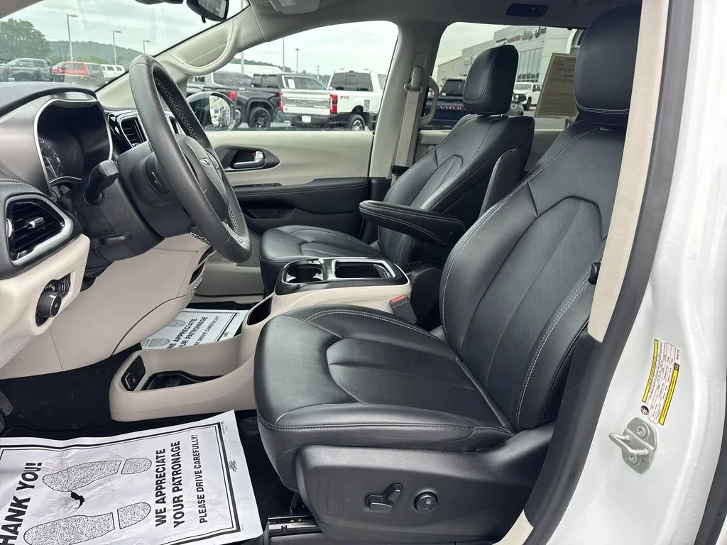 Used 2024 White Chrysler Touring L image 11
