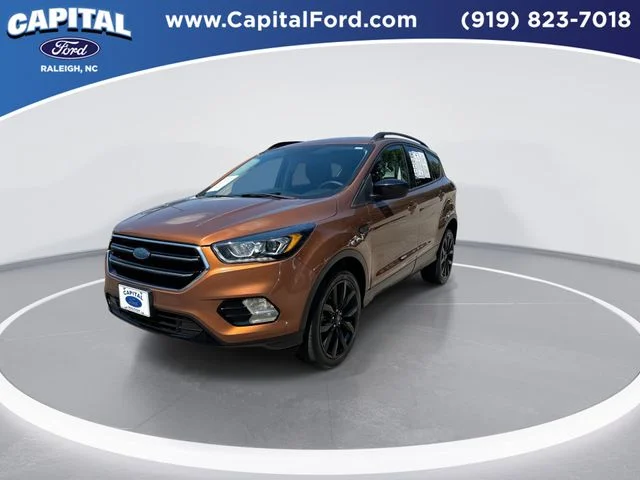 Used 2017 Red Ford SE image 4