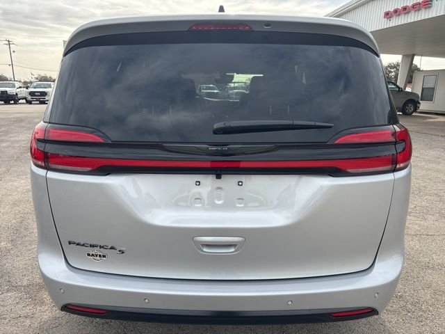New 2026 Silver Mist Clear-Coat Exterior Paint Chrysler Select image 6