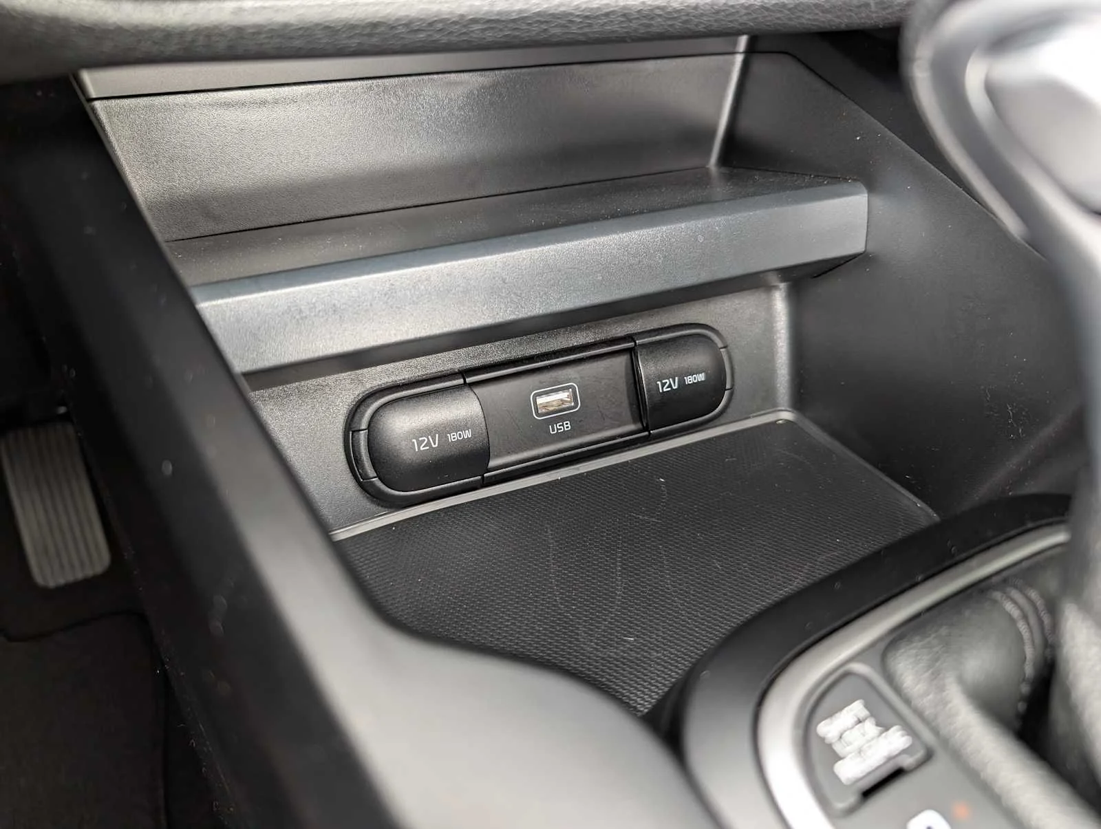 Certified Used 2025 Snow White Pearl Kia LX image 28