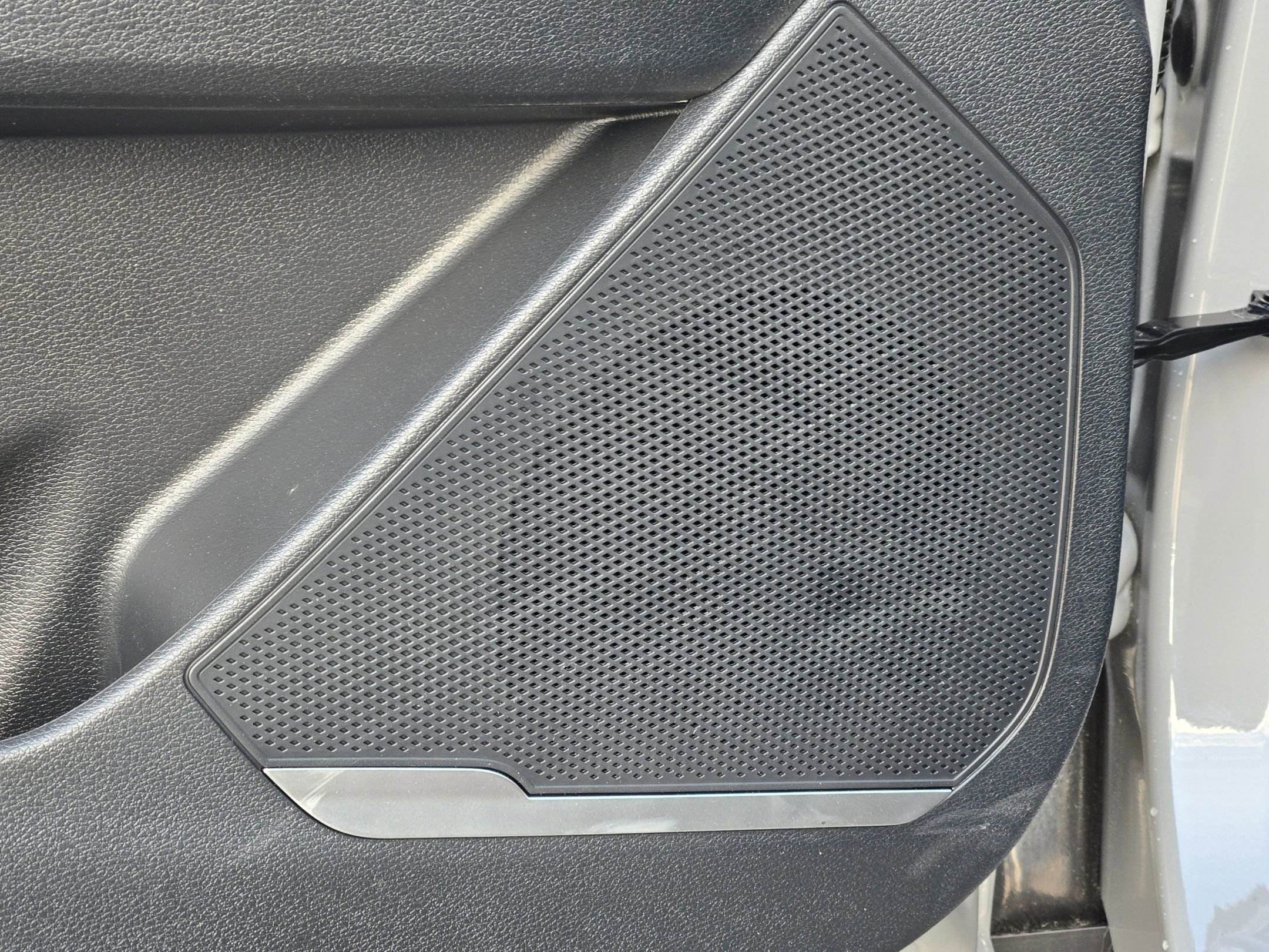 New 2026 Wolf Gray Kia EX image 21