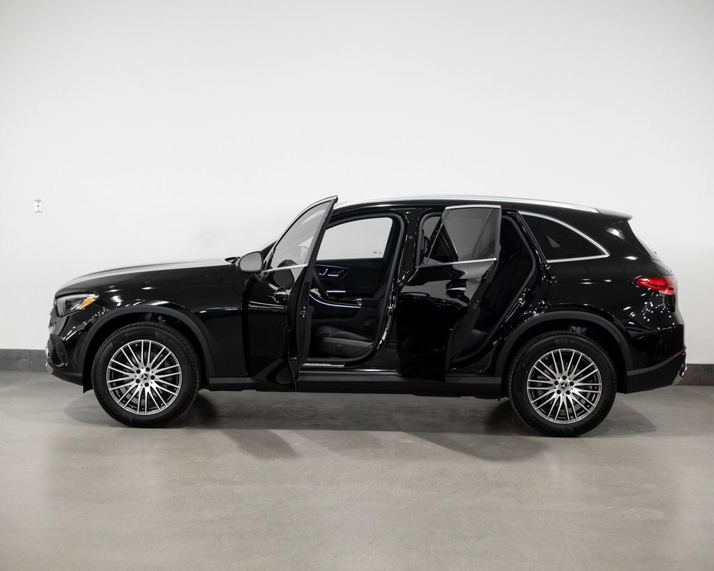 Used 2026 Black Mercedes-Benz GLC 300 image 3