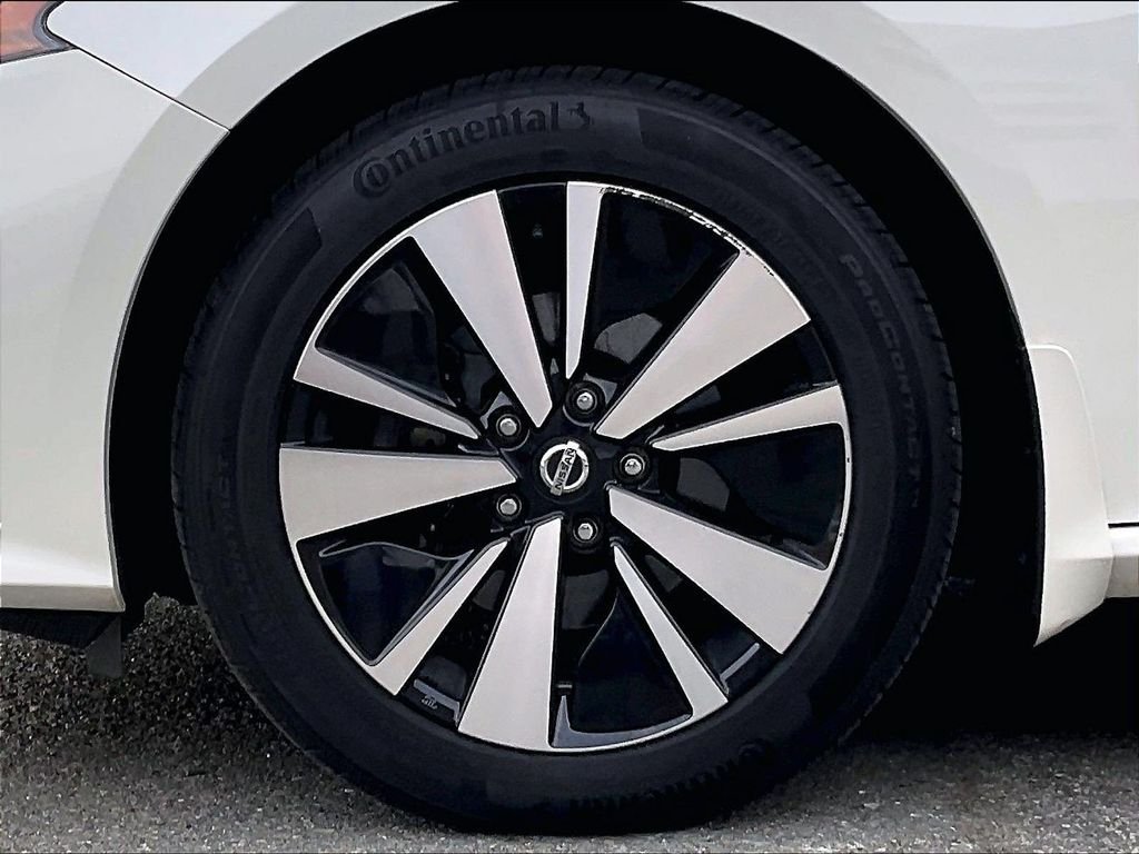 Used 2019 White Nissan 2.5 SL image 7